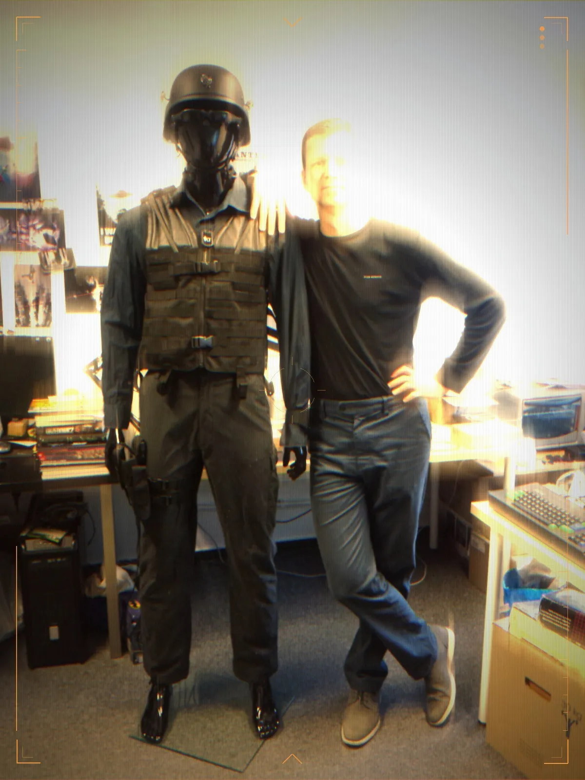 The sensor-equipped player suit and helmet